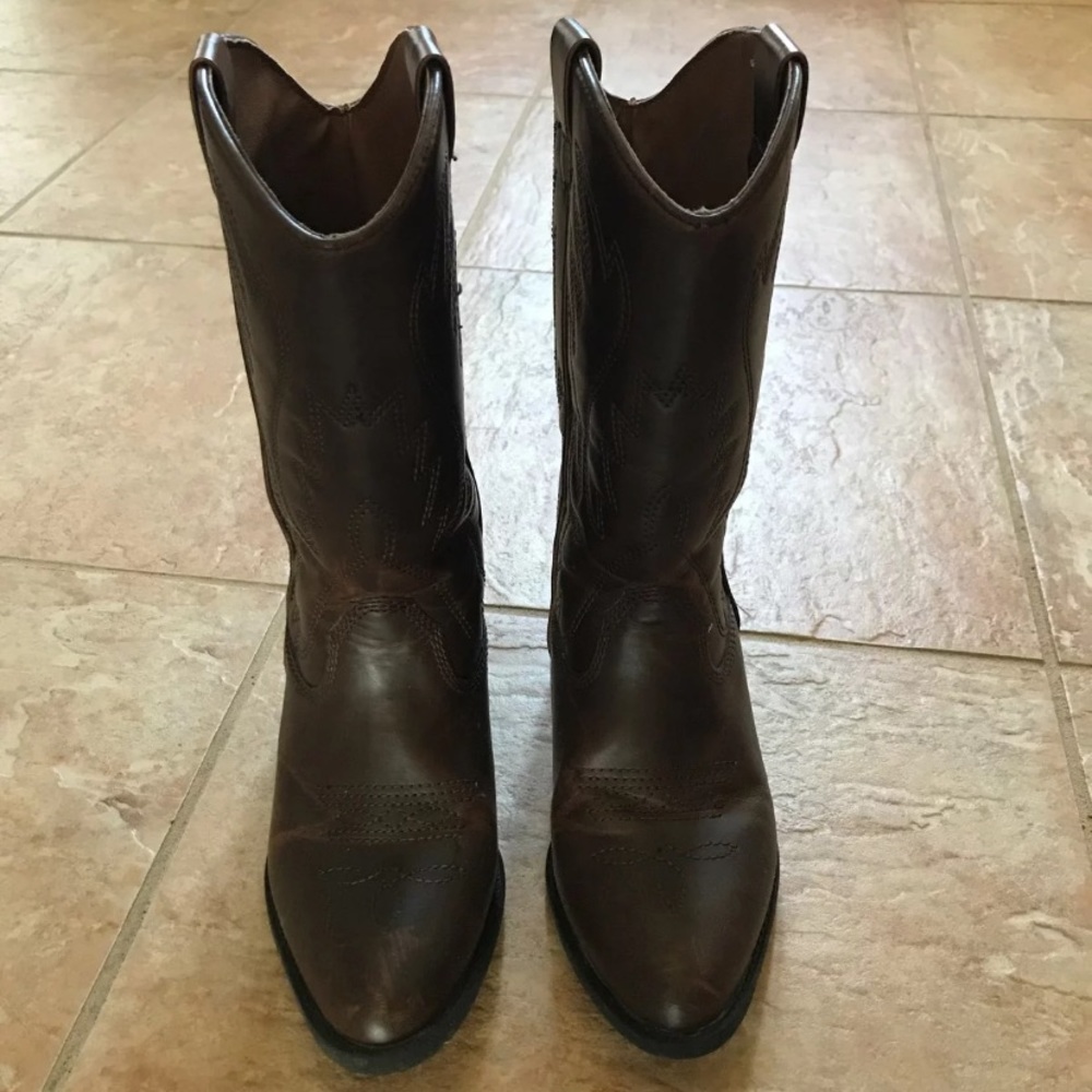 Girls boots